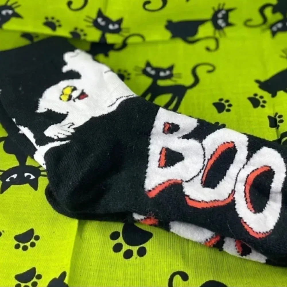 🎃👻🎃NEW! “BOO” Halloween Crew Novelty Womens Socks A Treat For Your Feet NWOT